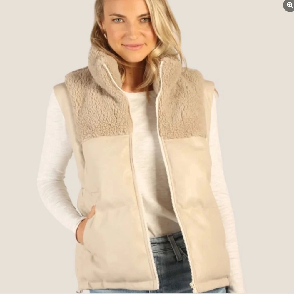 EUC Evereve Sherpa & Faux Leather Vest Cream Puffer Size Medium